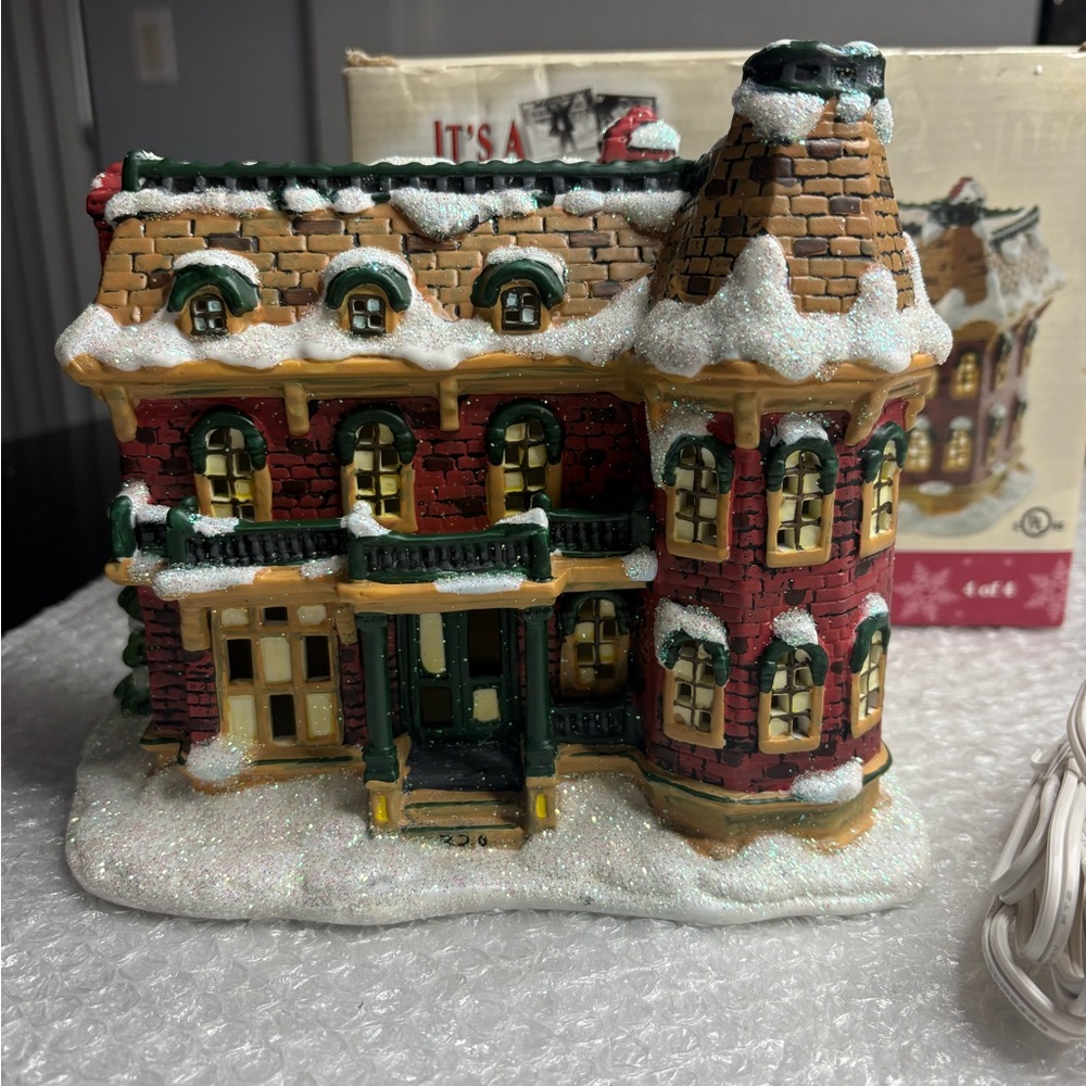 Enesco It's A Wonderful Life Illuminated Village 320 Sycamore House Series 1